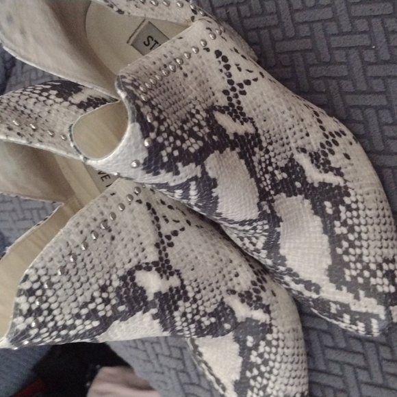 Steve Madden white/grey Python  booties size 7.5 - Picture 1 of 5